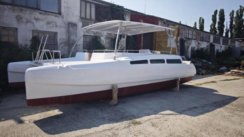 Kaтамapан Kаймaн-800 белый. C oкошкaми